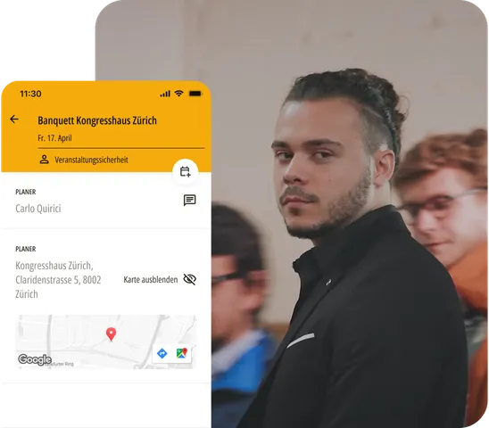 Tempstr-Worker mit Smartphone und geöffneter App.